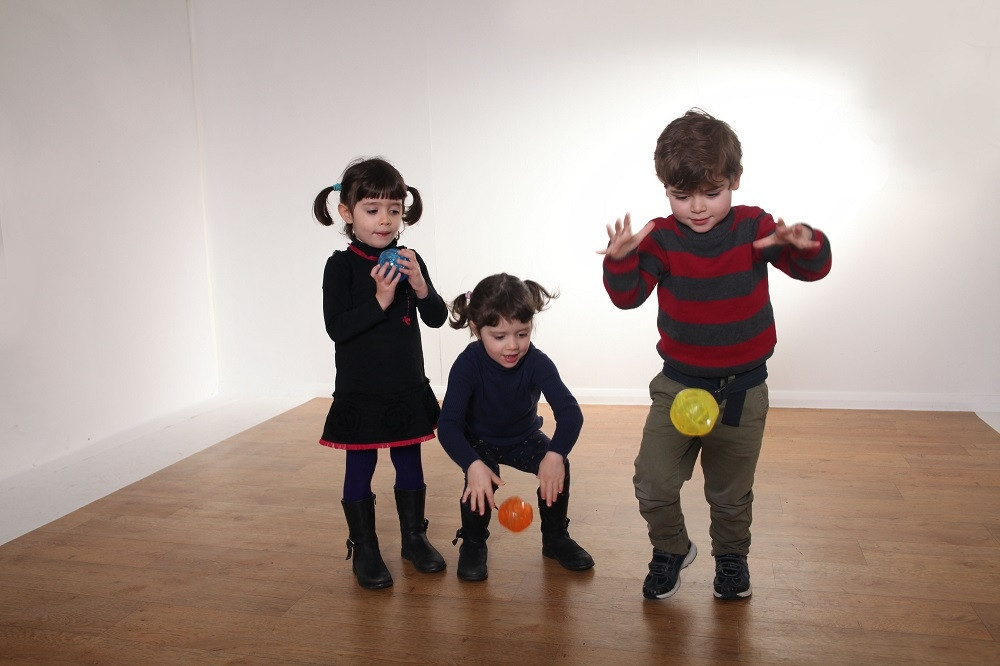 72209-sensory-flashing-balls-irregular-bounce