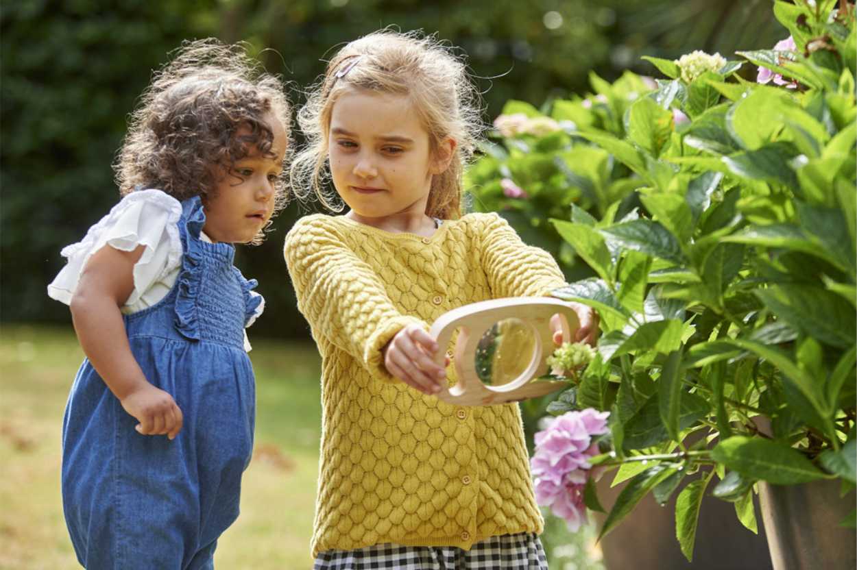 73363-easy-hold-magnifier-kids-explore