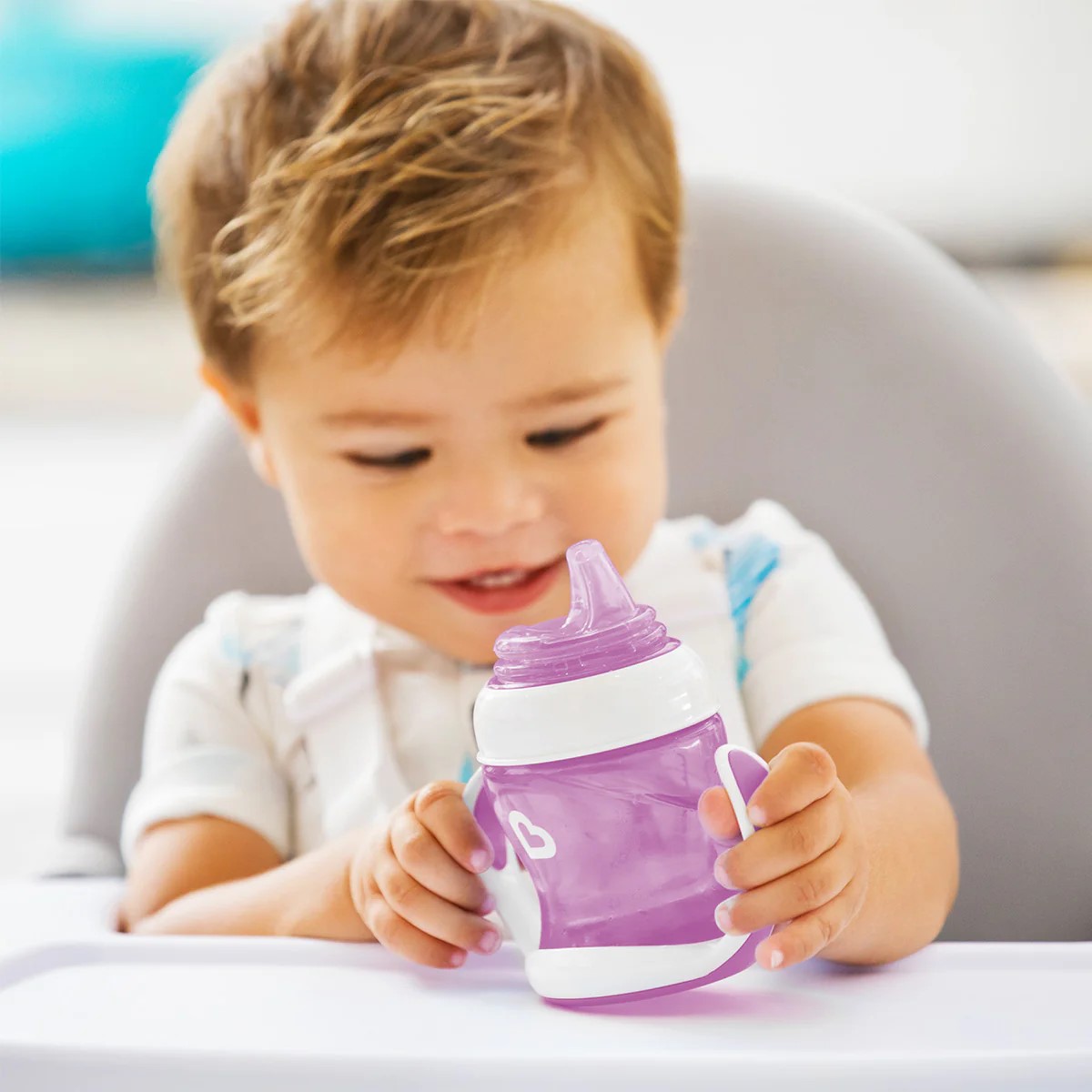 Munchkin-gentle-transition-puodelis-gertuve-violetine-lifestyle