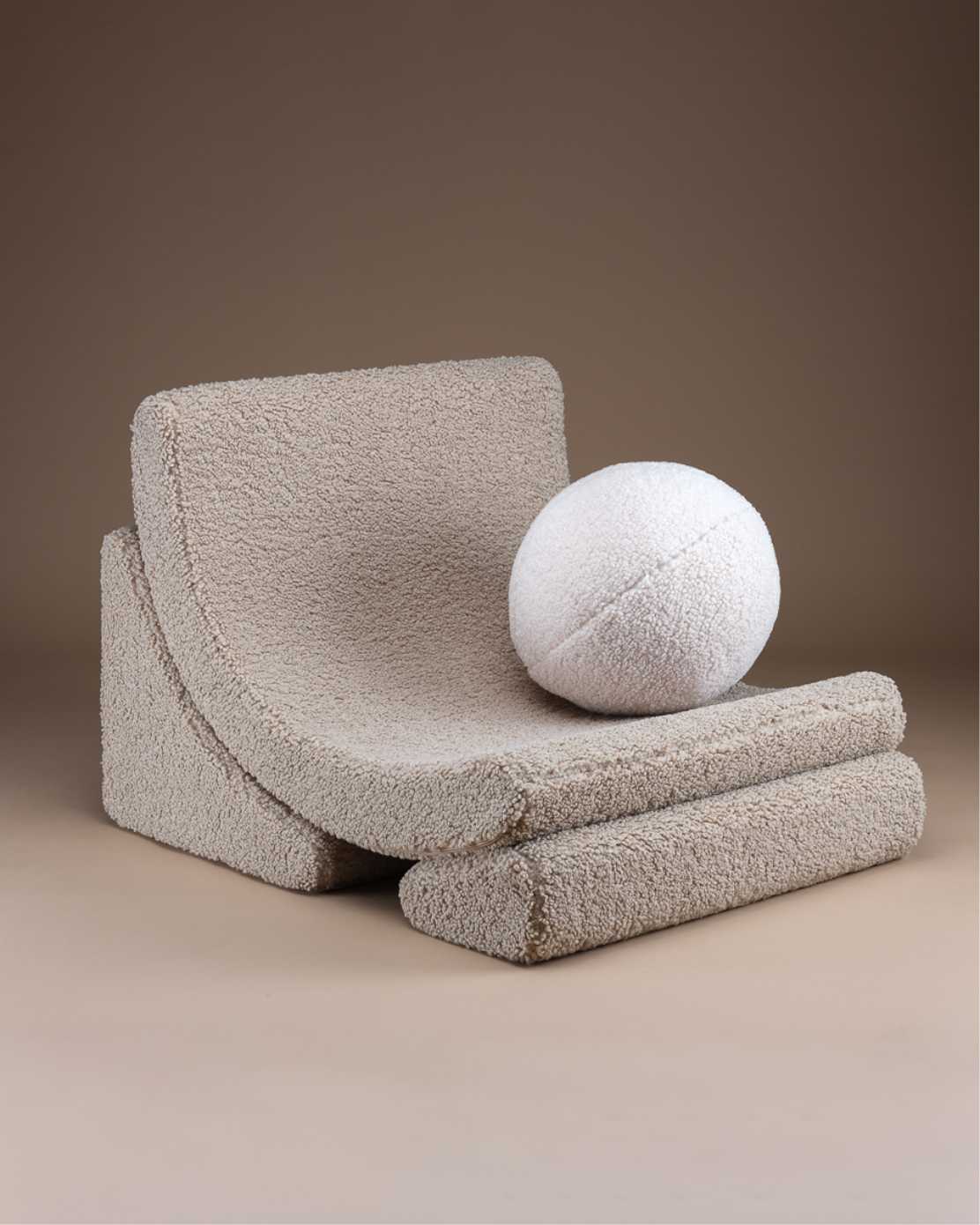 Wigiwama-Biscuit-Fabric-moon-chair-5