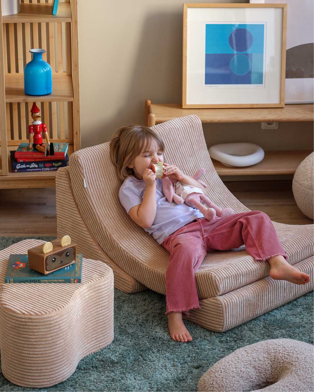 Wigiwama-Brown-sugar-Fabric-moon-chair-5