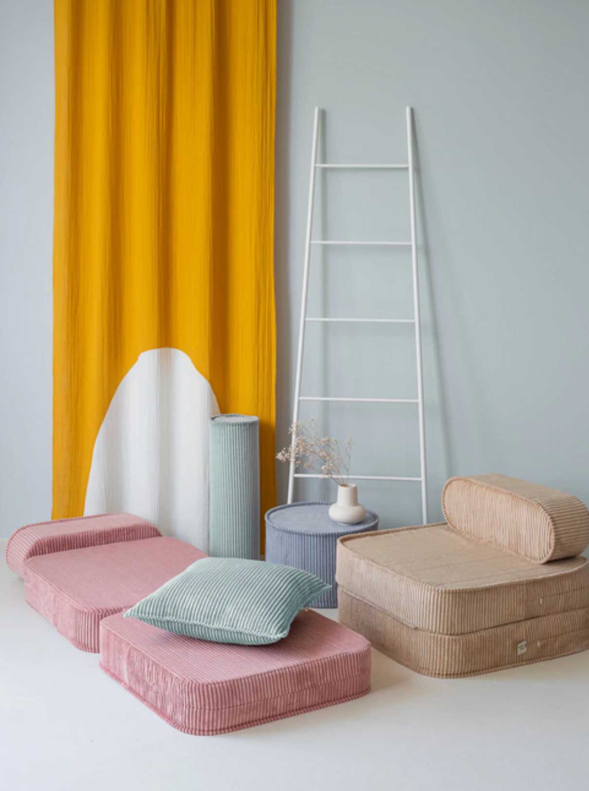 Wigiwama-Pink-Mousse-Flip-Chair-Decor