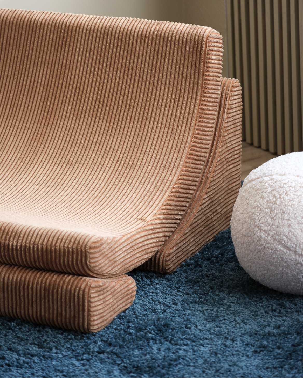 Wigiwama-Toffee-Fabric-moon-chair-19