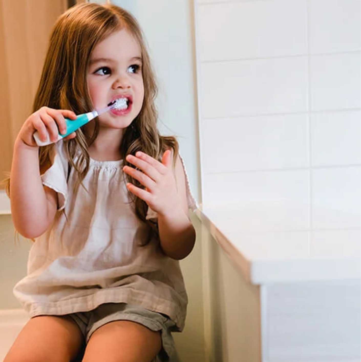 bbluv-sonik-3-stage-toothbrush-use