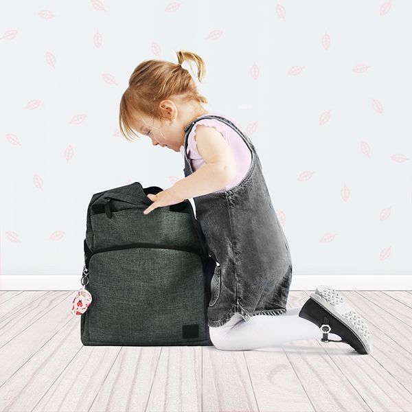 change-bag-loveable-ladybug-lifestyle5-web
