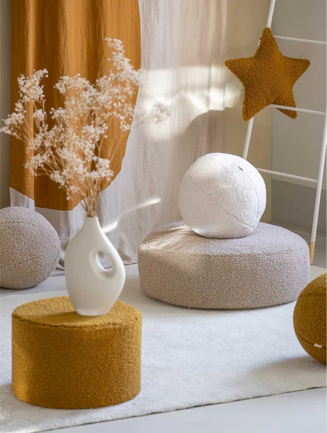 cream-white-ball-wigiwama-kids-room-pagalve