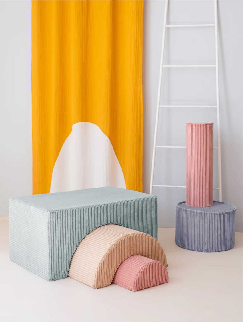 pink-mousse-roll-pagalve-kambarys